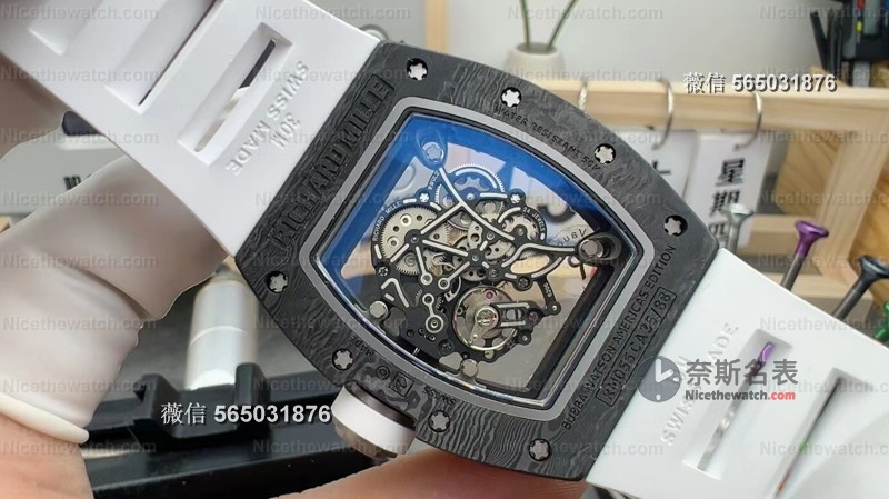 无卡度终于不用改装了?试戴R厂新款碳纤维RM055后,我终于理解什么叫“出厂即顶配” | 奈斯探表 无卡度终于不用改装了?试戴R厂新款碳纤维RM055后,我终于理解什么叫“出厂即顶配” | 奈斯探表