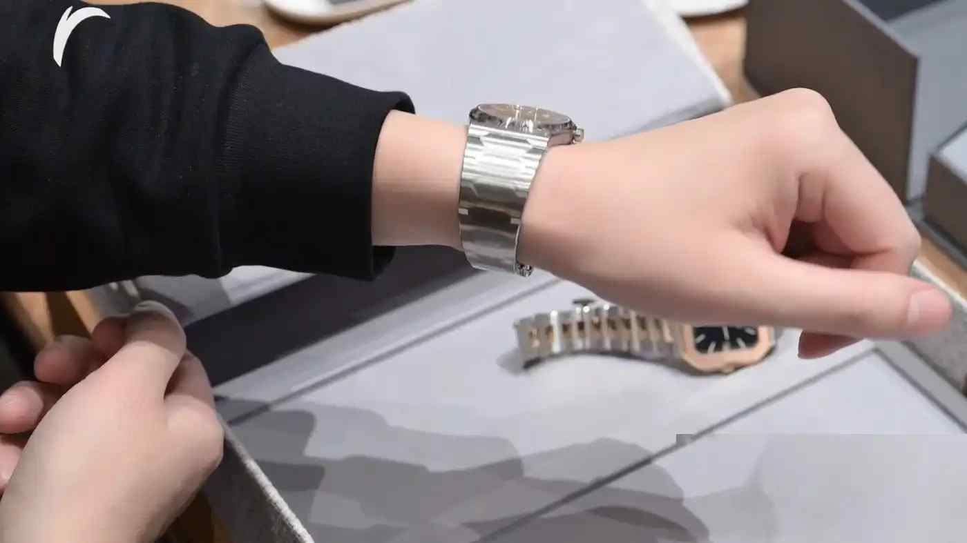 2025年必抢！江诗丹顿钢王222提表全记录，仪式感拉满！ | 奈斯探表