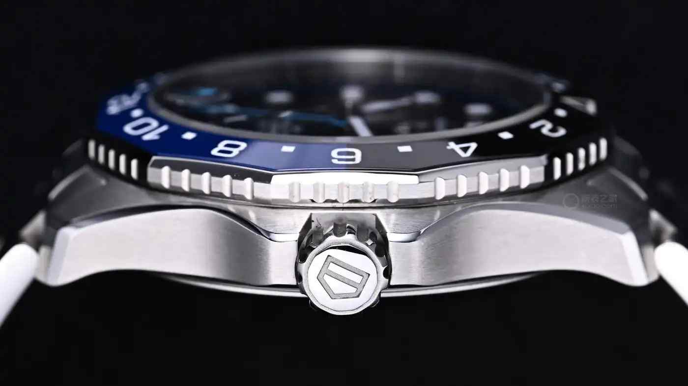 三万出头享两地时！泰格豪雅新款竞潜300潜水腕表深度评测 | 奈斯探表