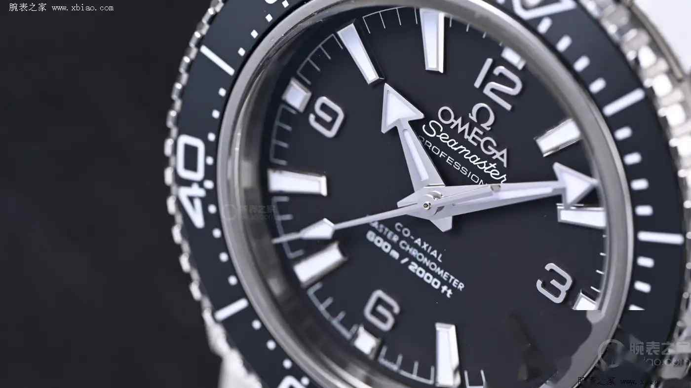 厚度锐减2.3毫米!欧米茄全新海洋宇宙600米潜水表佩戴升级实测 | 奈斯探表 厚度锐减2.3毫米!欧米茄全新海洋宇宙600米潜水表佩戴升级实测 | 奈斯探表