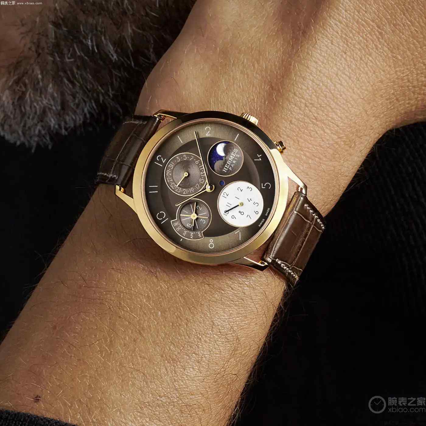 爱马仕超薄万年历腕表登场！玫瑰金棕色表盘+双时区月相，奢华工艺颠覆想象 | 奈斯探表