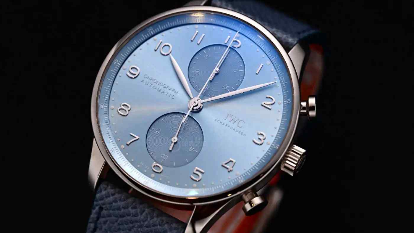 万国葡计震撼上新！地平线蓝盘白金壳，高级感拉满的腕间艺术品 | 奈斯探表