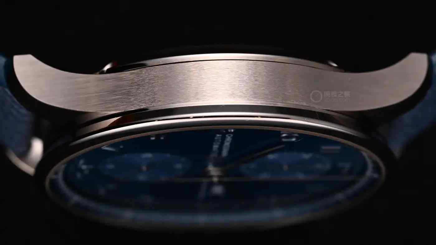 万国葡计震撼上新！地平线蓝盘白金壳，高级感拉满的腕间艺术品 | 奈斯探表