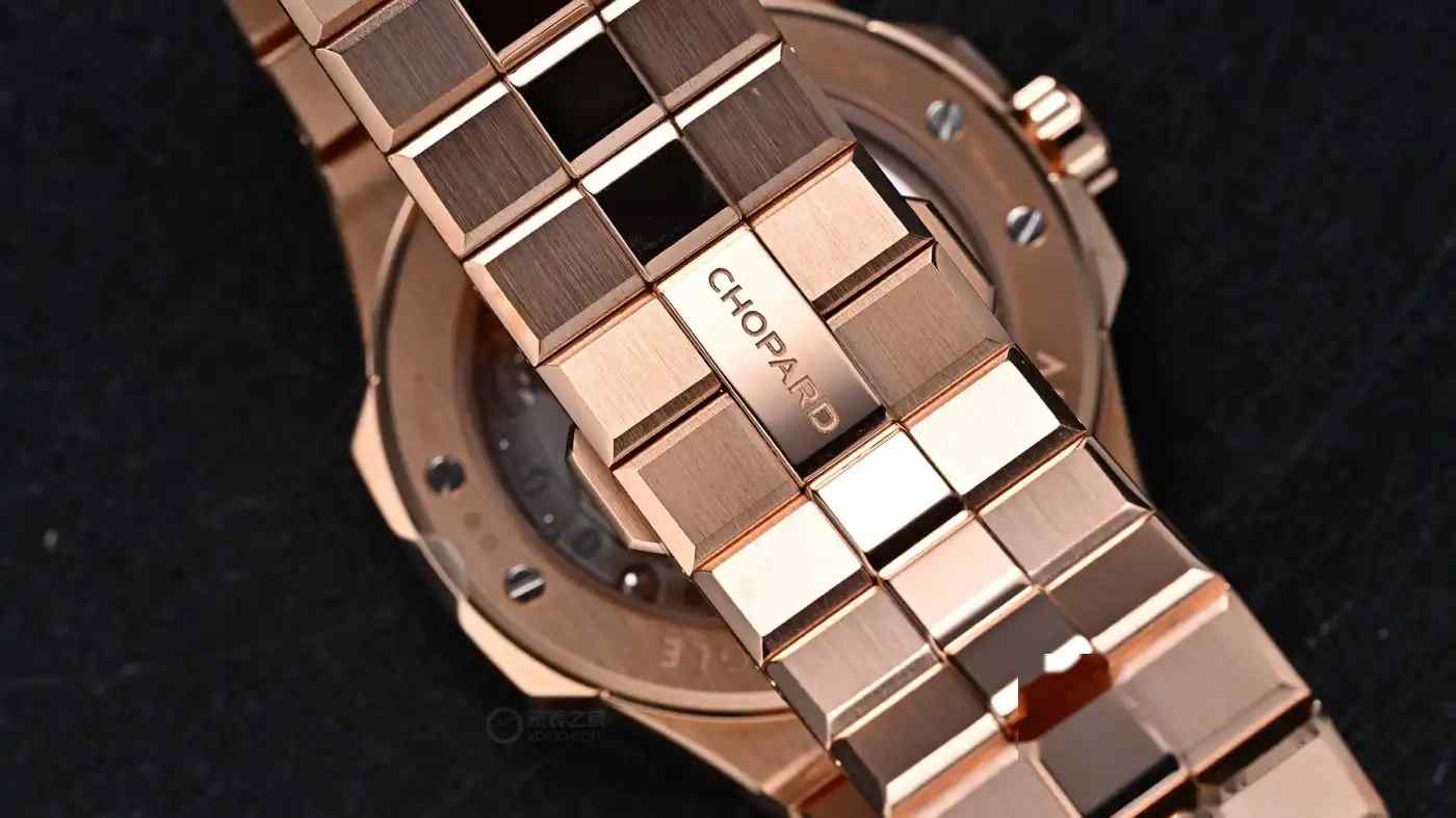 萧邦“丹霞红”腕表限量降临!鹰眼纹理融合中国地貌,奢华运动表新标杆 | 奈斯探表 萧邦“丹霞红”腕表限量降临!鹰眼纹理融合中国地貌,奢华运动表新标杆 | 奈斯探表