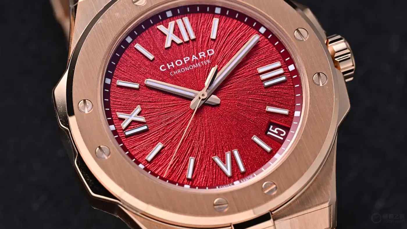 萧邦“丹霞红”腕表限量降临!鹰眼纹理融合中国地貌,奢华运动表新标杆 | 奈斯探表 萧邦“丹霞红”腕表限量降临!鹰眼纹理融合中国地貌,奢华运动表新标杆 | 奈斯探表