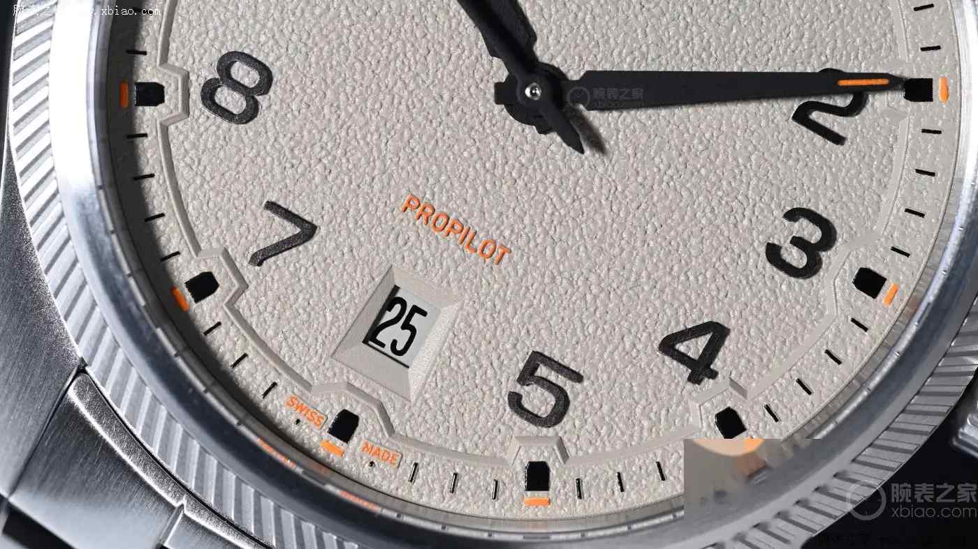售价直降2万内！豪利时全新飞行员日历腕表：复古纹理盘+41小时动储解析 | 奈斯探表