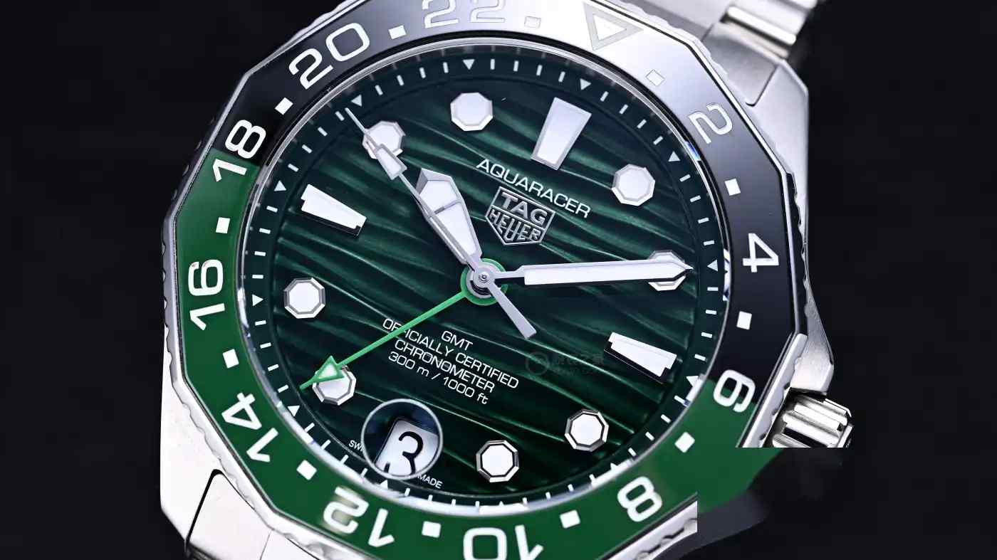 三万出头享两地时！泰格豪雅新款竞潜300潜水腕表深度评测 | 奈斯探表