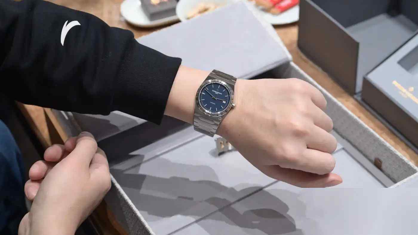 2025年必抢！江诗丹顿钢王222提表全记录，仪式感拉满！ | 奈斯探表