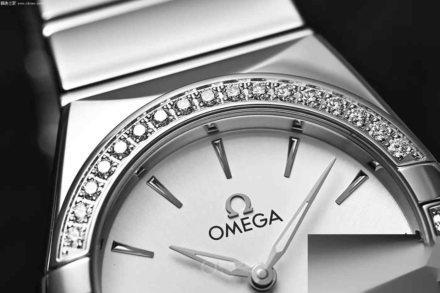 欧米茄星座三色盘新作!28毫米精钢款托爪经典,钻石圈闪到你心动 | 奈斯探表 欧米茄星座三色盘新作!28毫米精钢款托爪经典,钻石圈闪到你心动 | 奈斯探表