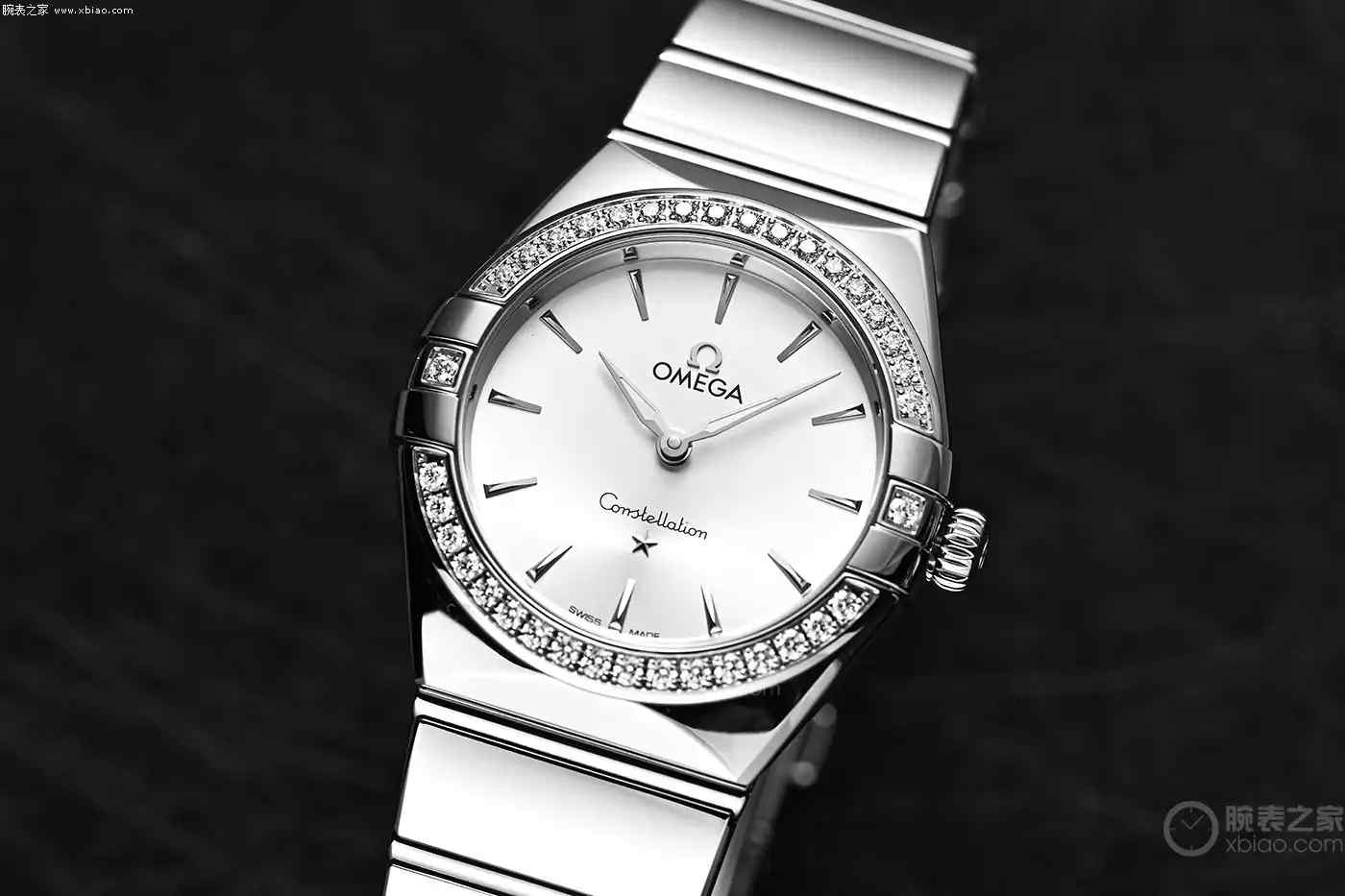 欧米茄星座三色盘新作!28毫米精钢款托爪经典,钻石圈闪到你心动 | 奈斯探表 欧米茄星座三色盘新作!28毫米精钢款托爪经典,钻石圈闪到你心动 | 奈斯探表