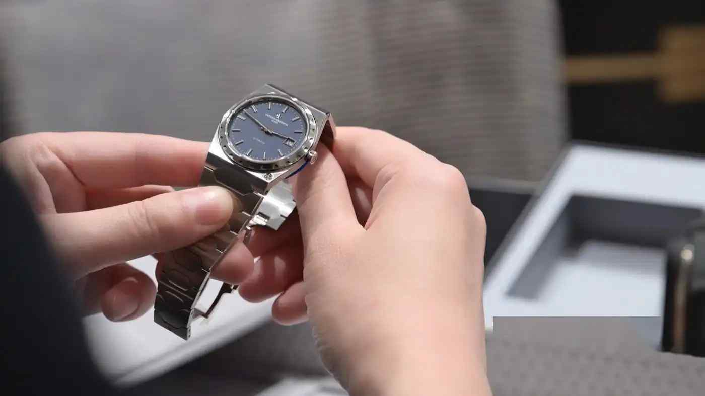 2025年必抢！江诗丹顿钢王222提表全记录，仪式感拉满！ | 奈斯探表