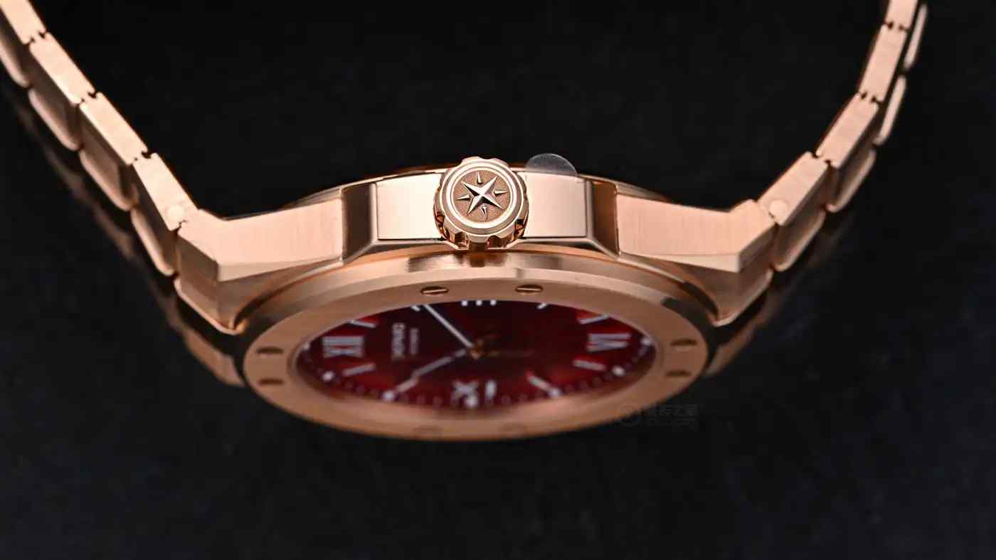 萧邦“丹霞红”腕表限量降临!鹰眼纹理融合中国地貌,奢华运动表新标杆 | 奈斯探表 萧邦“丹霞红”腕表限量降临!鹰眼纹理融合中国地貌,奢华运动表新标杆 | 奈斯探表