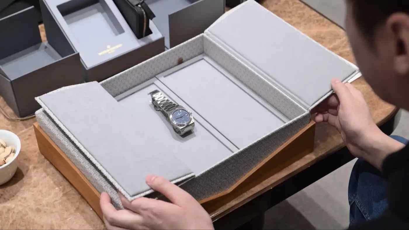 2025年必抢！江诗丹顿钢王222提表全记录，仪式感拉满！ | 奈斯探表