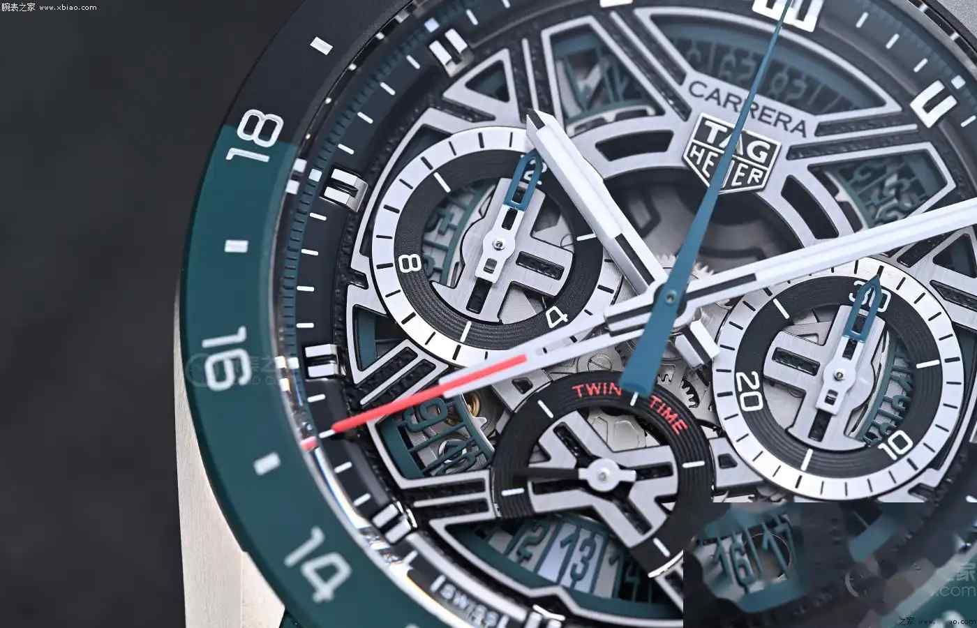公价7万封神！泰格豪雅双时区计时表来袭，钛金属+镂空盘太炸裂 | 奈斯探表