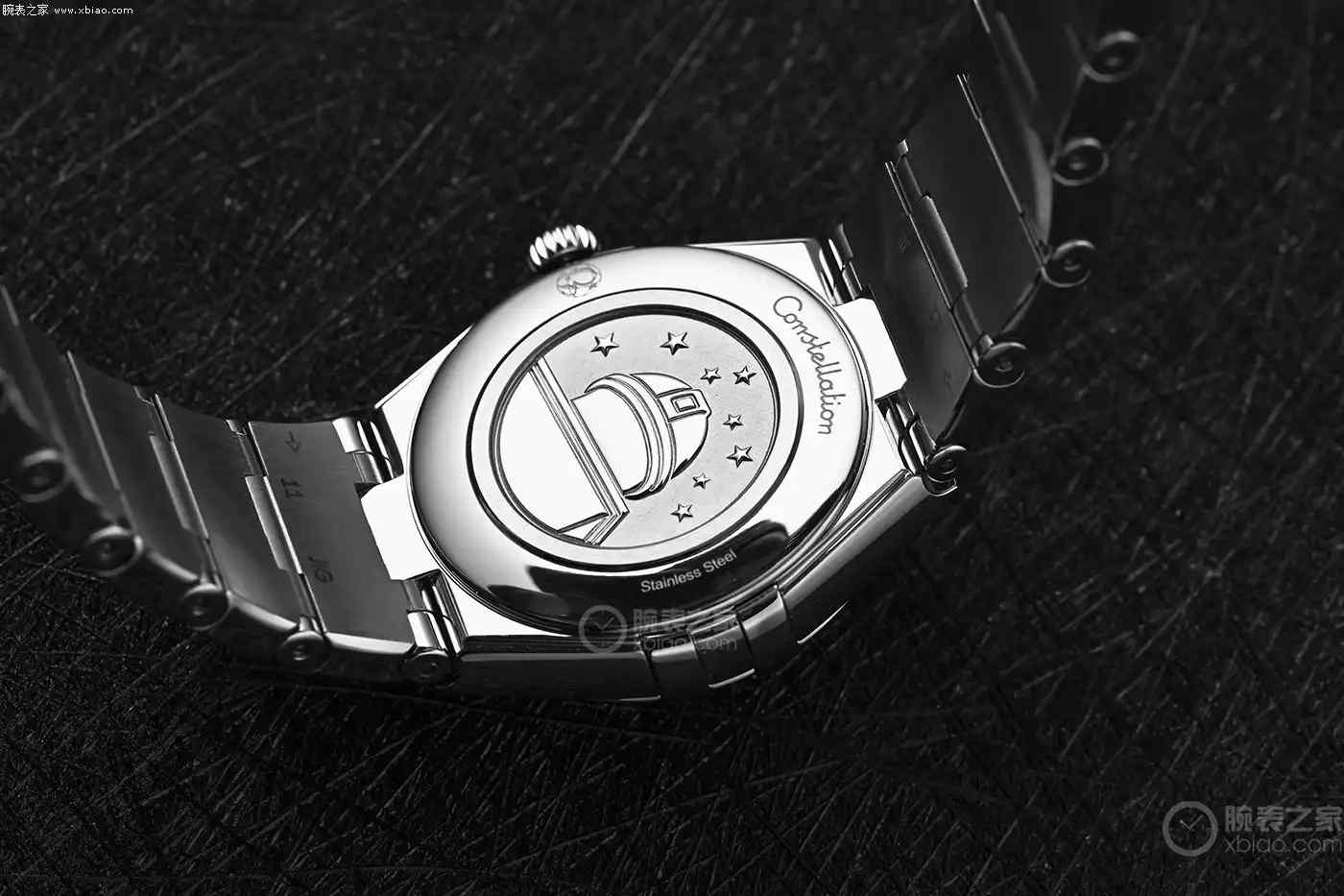 欧米茄星座三色盘新作!28毫米精钢款托爪经典,钻石圈闪到你心动 | 奈斯探表 欧米茄星座三色盘新作!28毫米精钢款托爪经典,钻石圈闪到你心动 | 奈斯探表