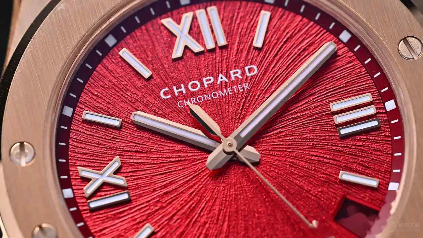 萧邦“丹霞红”腕表限量降临!鹰眼纹理融合中国地貌,奢华运动表新标杆 | 奈斯探表 萧邦“丹霞红”腕表限量降临!鹰眼纹理融合中国地貌,奢华运动表新标杆 | 奈斯探表