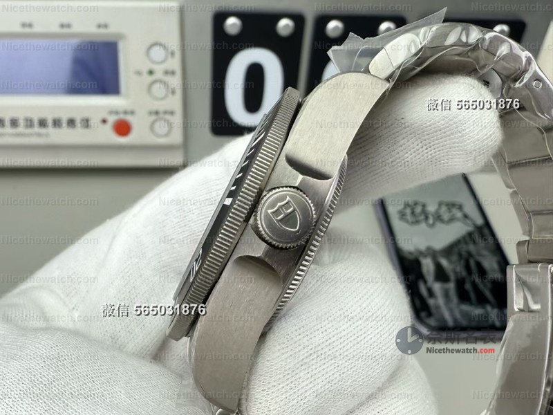 潜水表也能轻如羽?ZF厂钛土豆25600TN深度评测,过敏体质也能戴! | 奈斯探表 潜水表也能轻如羽?ZF厂钛土豆25600TN深度评测,过敏体质也能戴! | 奈斯探表