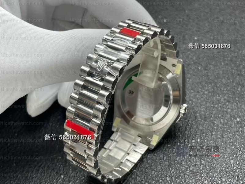 冰蓝放射纹+罗马钉条刻度！VS厂新款VS冰蓝DD日历型V1/V2版本怎么选？ | 奈斯探表