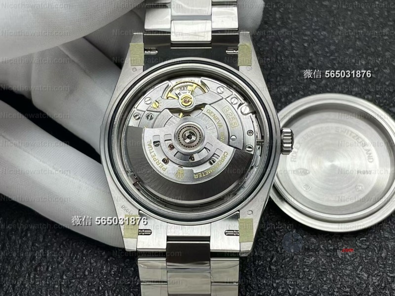 冰蓝放射纹+罗马钉条刻度！VS厂新款VS冰蓝DD日历型V1/V2版本怎么选？ | 奈斯探表