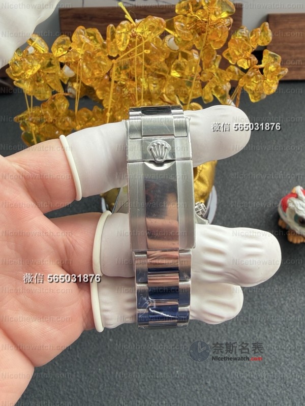 钢迪鼻祖回归!VS白钢迪4130版实测:12.2mm厚度对版,红字印刷立体感拉满! | 奈斯探表 钢迪鼻祖回归!VS白钢迪4130版实测:12.2mm厚度对版,红字印刷立体感拉满! | 奈斯探表