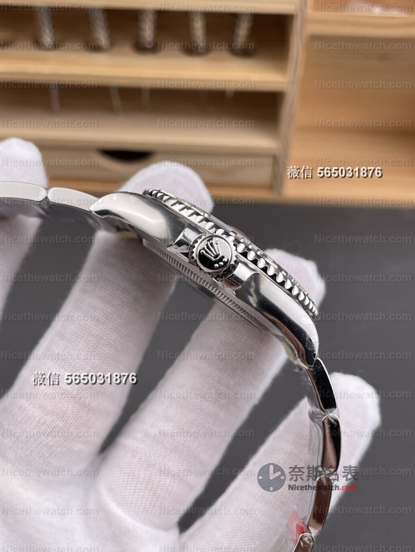 秒针蓝得刚刚好！VS灰游艇丹东3235评测：夜光饱满、圈口不割手、日历瞬跳！ | 奈斯探表