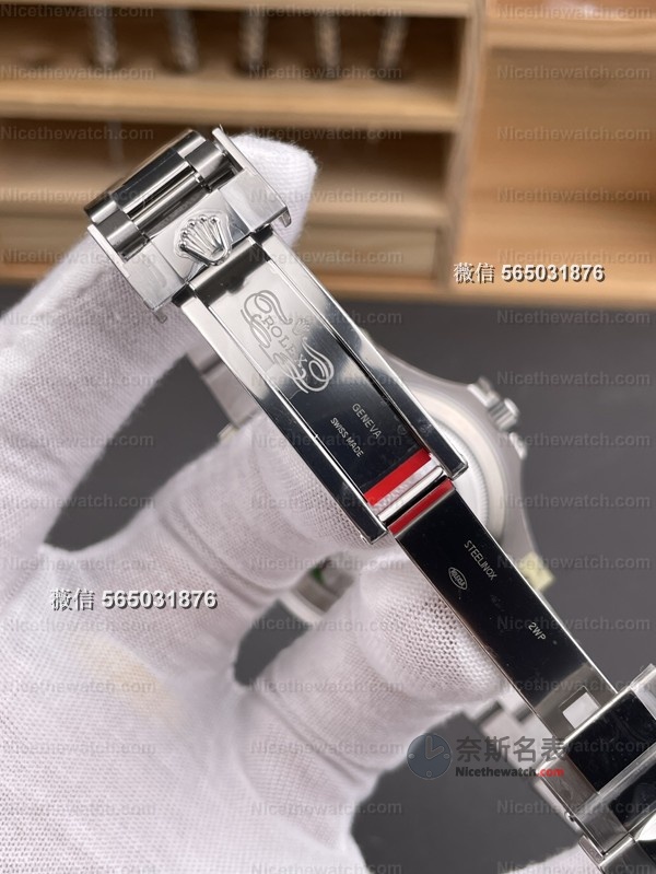 秒针蓝得刚刚好！VS灰游艇丹东3235评测：夜光饱满、圈口不割手、日历瞬跳！ | 奈斯探表