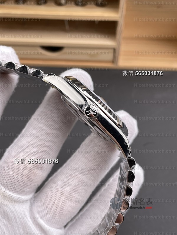 VS星期日志V2配重版实测：182克真压手感+丹东3255机芯，细节还原度炸裂！ | 奈斯探表