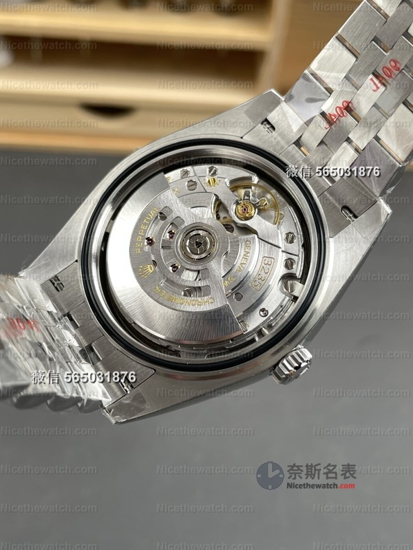 “灰钻=会赚”？VS灰钻日志深度实测：莫桑钻+丹东3235机芯，细节拉满太香了！ | 奈斯探表