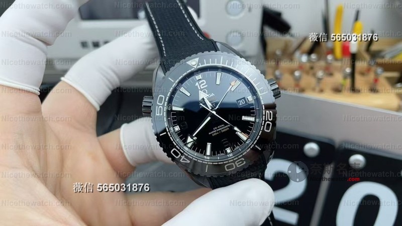 告别电镀黑！VS厂欧米茄深海之黑用真陶瓷+蓝宝石镜面，8906机芯两地时功能全同步 | 奈斯探表