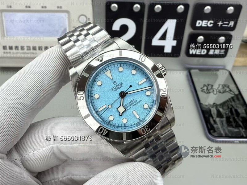 小表盘杀回来了！ZF厂帝舵碧湾54型M79000，湖水蓝沙盘美到窒息！ | 奈斯探表