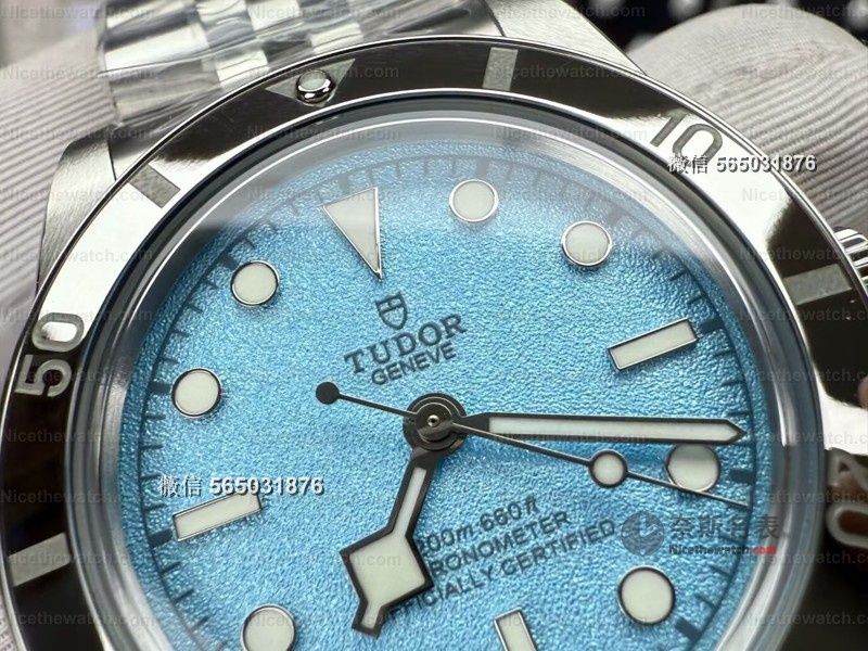 小表盘杀回来了！ZF厂帝舵碧湾54型M79000，湖水蓝沙盘美到窒息！ | 奈斯探表