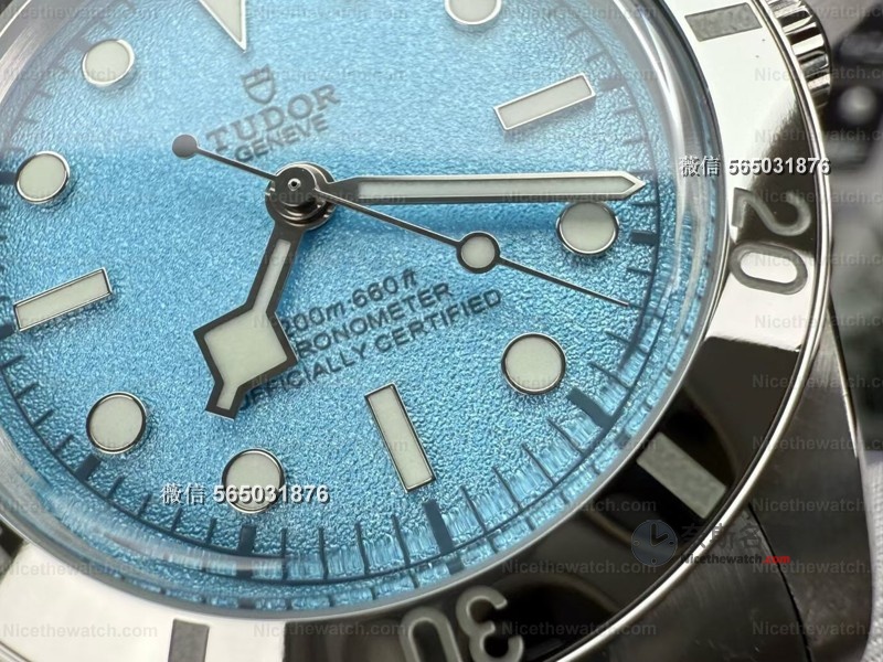 小表盘杀回来了！ZF厂帝舵碧湾54型M79000，湖水蓝沙盘美到窒息！ | 奈斯探表