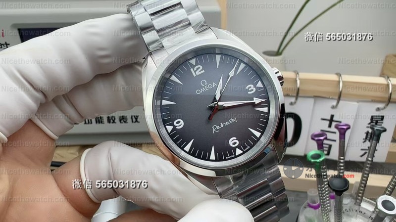 告别“大表压迫感”！VS厂38mm海马150铁霸三剑客评测：轻薄、精准、高还原，通勤党闭眼入 | 奈斯探表