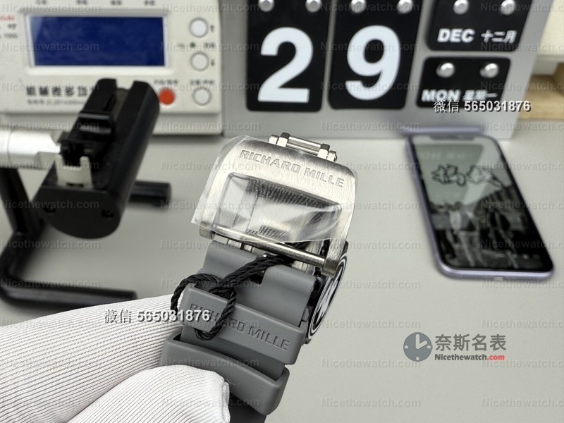 1450硬度“太空灰”上手!ZF厂RM055碳化钛表壳评测:真碳化钛+RMUL2机芯,硬核玩家闭眼 | 奈斯探表 1450硬度“太空灰”上手!ZF厂RM055碳化钛表壳评测:真碳化钛+RMUL2机芯,硬核玩家闭眼 | 奈斯探表