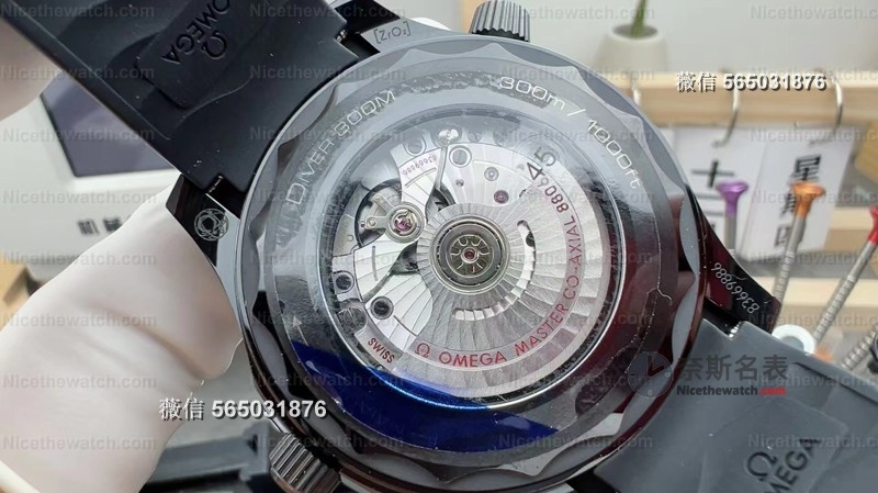 黑武士再进化！VS墨黑海马300升级8806一体机芯，暗黑美学天花板？ | 奈斯探表