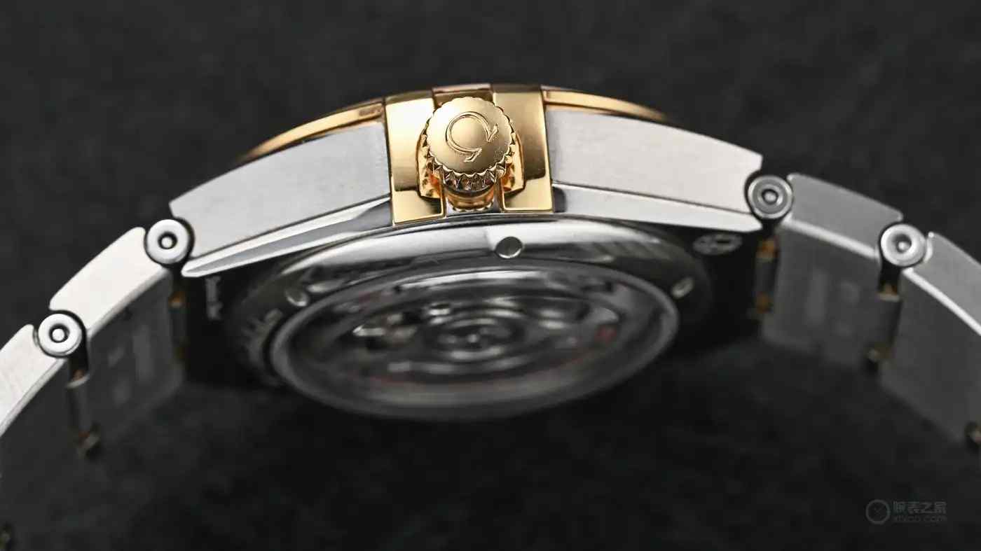 欧米茄星座女表凭什么火了40年?曼哈顿爪设计全解析,间金镶钻款美翻了! | 奈斯探表 欧米茄星座女表凭什么火了40年?曼哈顿爪设计全解析,间金镶钻款美翻了! | 奈斯探表