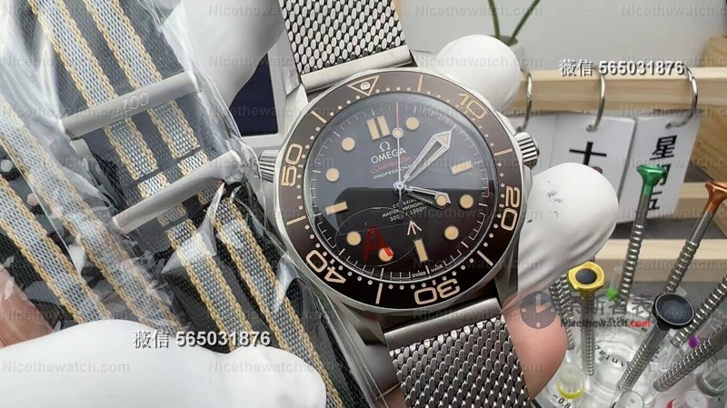 上手VS厂V4版“无瑕赴死”后,终于明白它凭什么敢叫“无瑕” | 奈斯探表 上手VS厂V4版“无瑕赴死”后,终于明白它凭什么敢叫“无瑕” | 奈斯探表