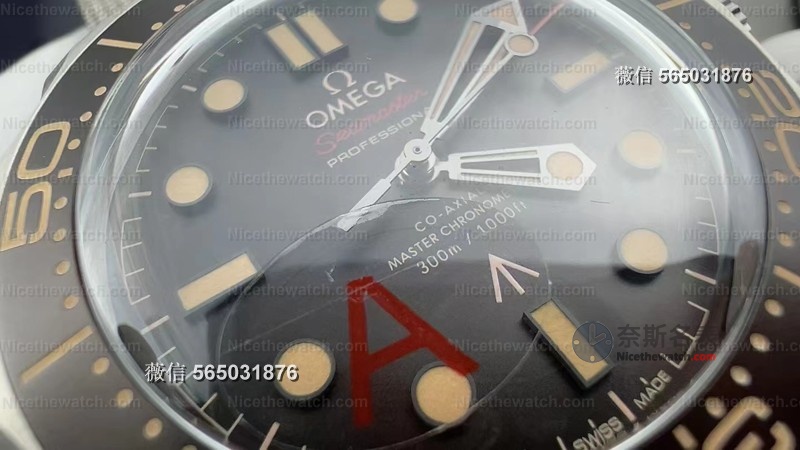 上手VS厂V4版“无瑕赴死”后,终于明白它凭什么敢叫“无瑕” | 奈斯探表 上手VS厂V4版“无瑕赴死”后,终于明白它凭什么敢叫“无瑕” | 奈斯探表