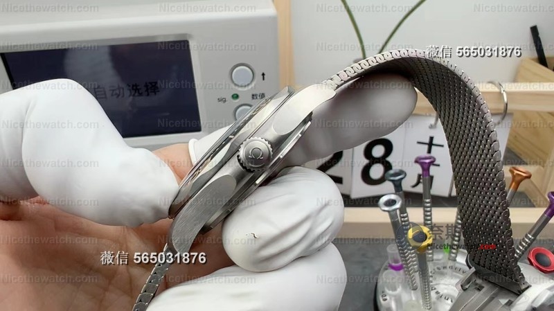 上手VS厂V4版“无瑕赴死”后,终于明白它凭什么敢叫“无瑕” | 奈斯探表 上手VS厂V4版“无瑕赴死”后,终于明白它凭什么敢叫“无瑕” | 奈斯探表