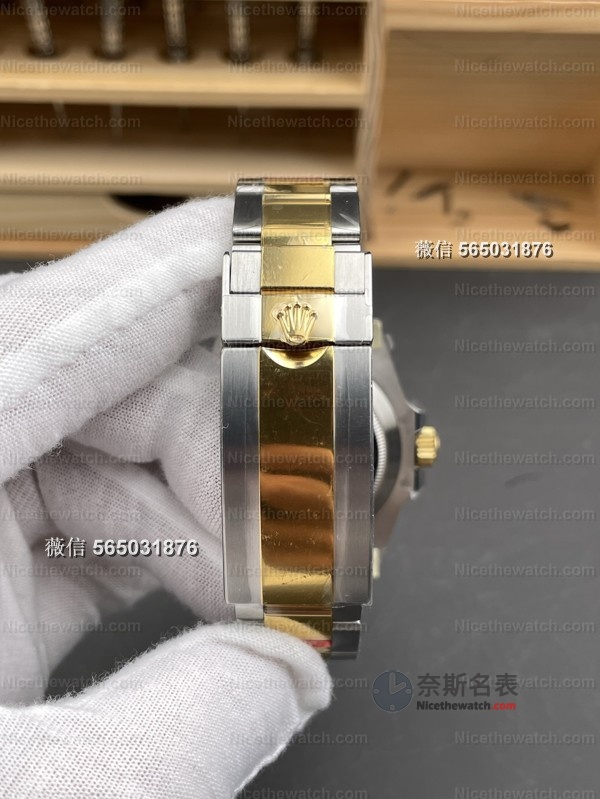 186克沉稳手感！VS厂V2配重间金黑水鬼实测：丹东3235机芯+润金陶瓷圈，细节碾压同级！ | 奈斯探表