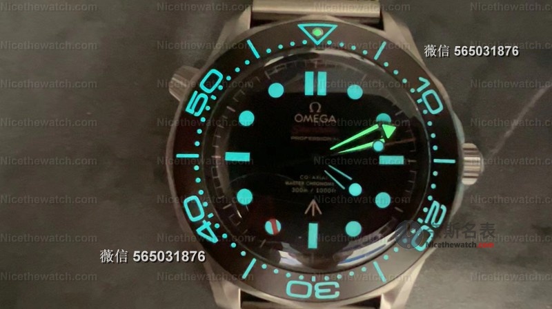 VS厂“无暇赴死”V4终极版评测：8806一体机芯+全钛机身，轻到忘记佩戴？ | 奈斯探表