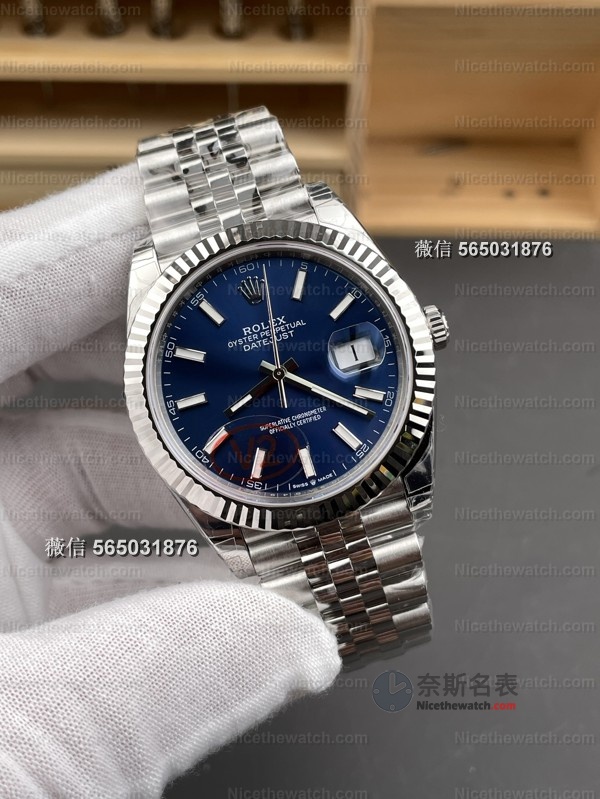 蓝盘日志终极进化!VS厂V2版41mm实测:白金狗牙圈折射绝了,丹东3235机芯细节拉满 | 奈斯探表 蓝盘日志终极进化!VS厂V2版41mm实测:白金狗牙圈折射绝了,丹东3235机芯细节拉满 | 奈斯探表