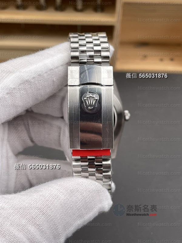 蓝盘日志终极进化!VS厂V2版41mm实测:白金狗牙圈折射绝了,丹东3235机芯细节拉满 | 奈斯探表 蓝盘日志终极进化!VS厂V2版41mm实测:白金狗牙圈折射绝了,丹东3235机芯细节拉满 | 奈斯探表