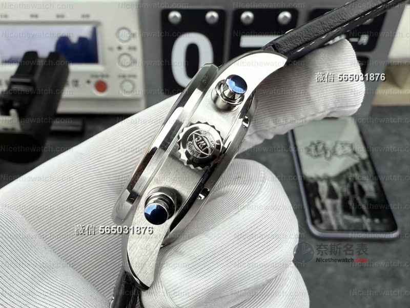 APS万国飞计搭载丹东一体机芯,摆轮位置修正到8点,复刻表终于不再一眼假! | 奈斯探表 APS万国飞计搭载丹东一体机芯,摆轮位置修正到8点,复刻表终于不再一眼假! | 奈斯探表