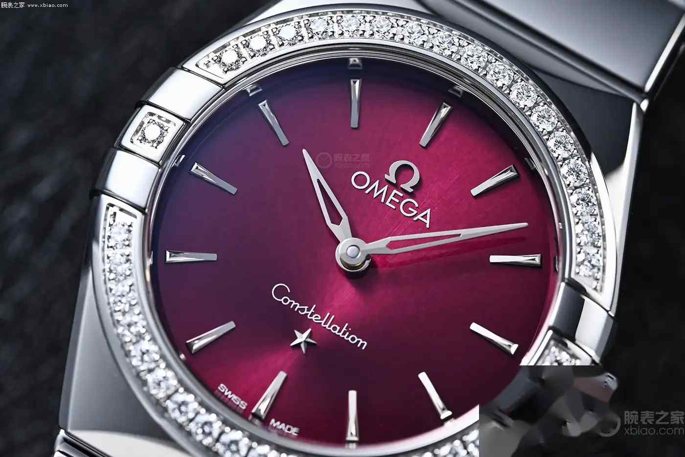 细腕女生首选！欧米茄星座小红表实拍：28mm小巧精致，镶钻表圈+红盘寓意吉祥 | 奈斯探表