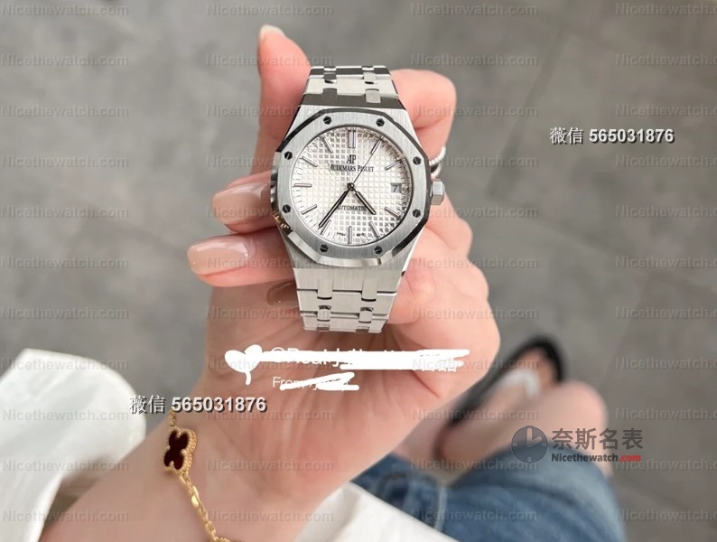 APS厂爱彼15450深度拆解:小尺寸皇家橡树,凭什么成为情侣表首选? | 奈斯探表 APS厂爱彼15450深度拆解:小尺寸皇家橡树,凭什么成为情侣表首选? | 奈斯探表