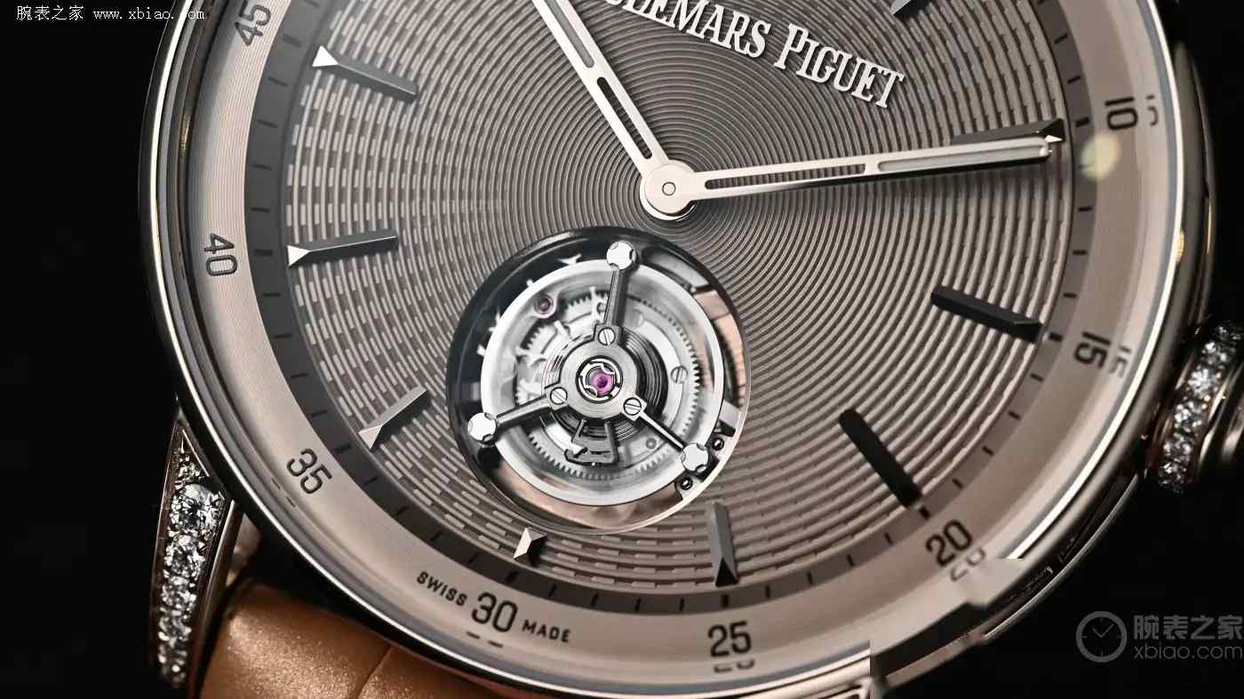 爱彼百万级腕表凭啥这么贵？CODE 11.59浮动陀飞轮深扒：砂金+超薄机芯，藏家直呼真香 | 奈斯探表