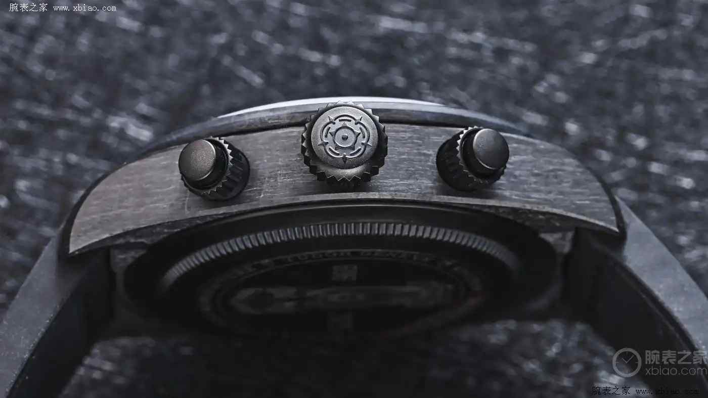 限量2025枚!帝舵携手F1小红牛车队,碧湾碳纤维计时腕表引爆赛车迷热情! | 奈斯探表 限量2025枚!帝舵携手F1小红牛车队,碧湾碳纤维计时腕表引爆赛车迷热情! | 奈斯探表