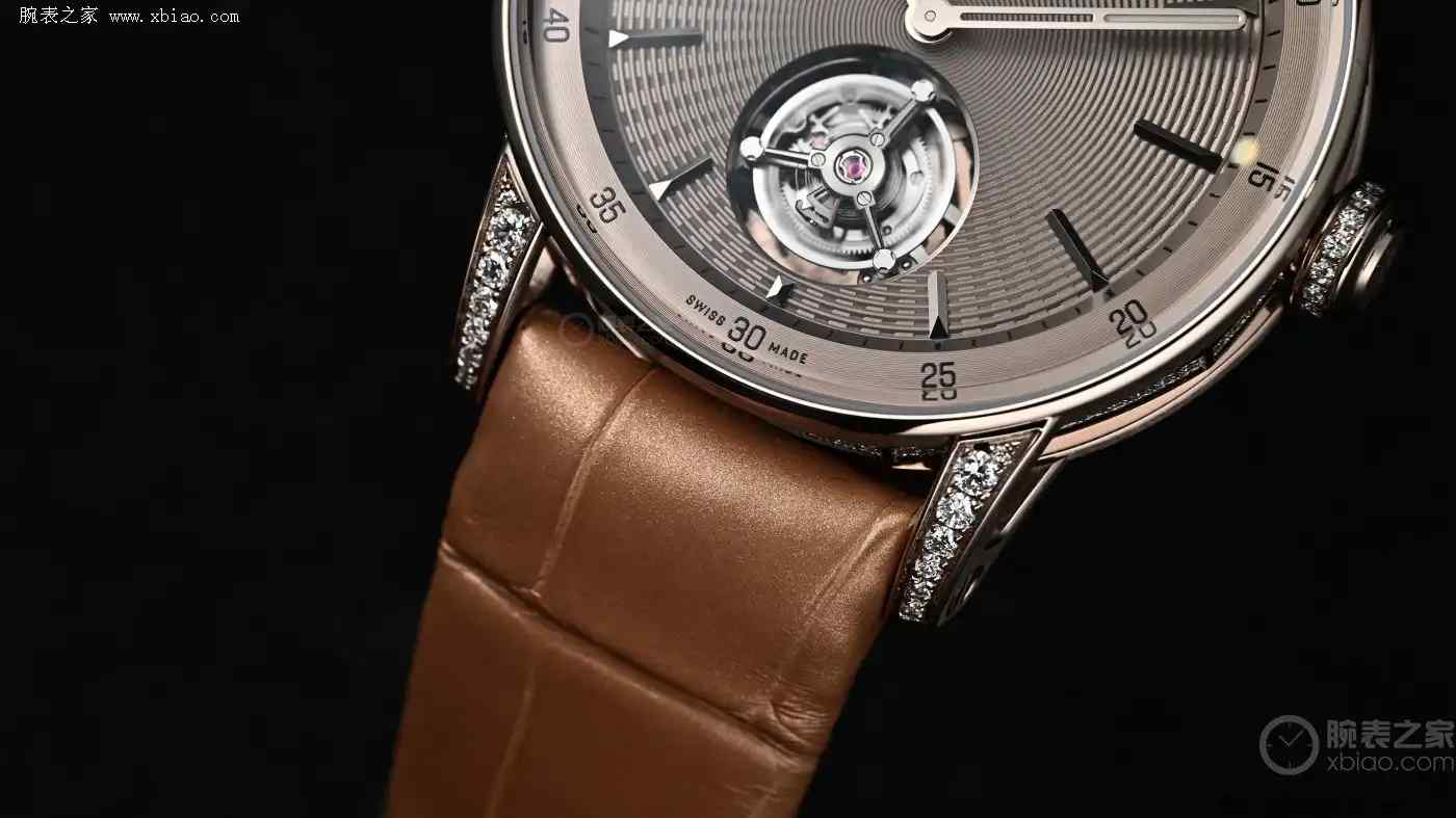 爱彼百万级腕表凭啥这么贵？CODE 11.59浮动陀飞轮深扒：砂金+超薄机芯，藏家直呼真香 | 奈斯探表