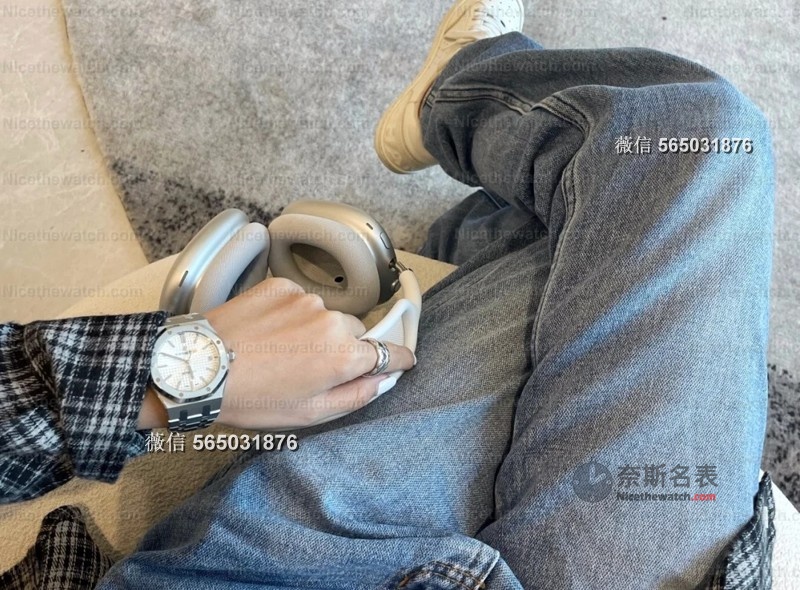 APS厂爱彼15450深度拆解:小尺寸皇家橡树,凭什么成为情侣表首选? | 奈斯探表 APS厂爱彼15450深度拆解:小尺寸皇家橡树,凭什么成为情侣表首选? | 奈斯探表